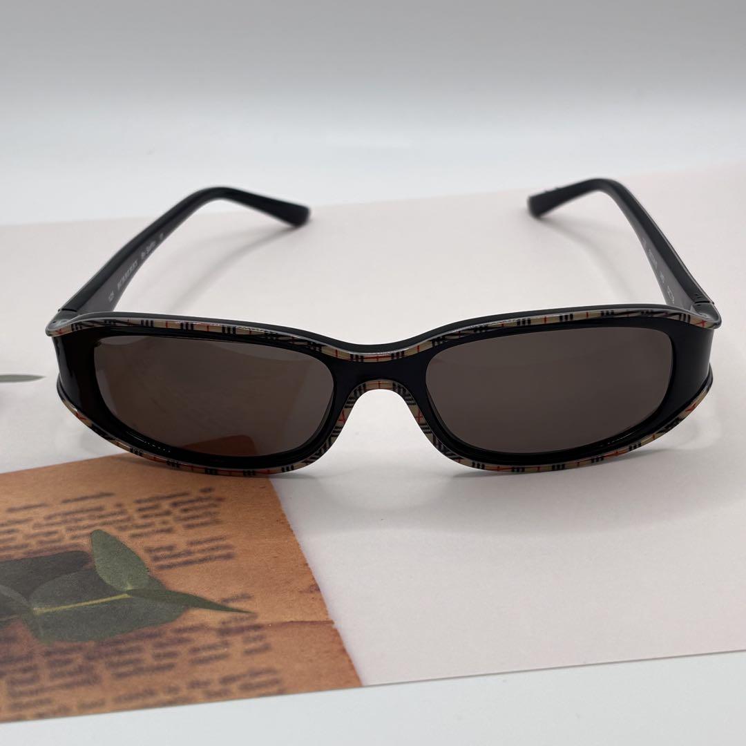 最新入荷 Burberry☆スクエア サングラス 小物 V4D B8334/S 小物
