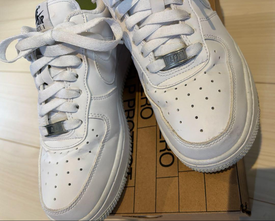 NIKE エアフォース1 23.5 スニーカー　白　レディース