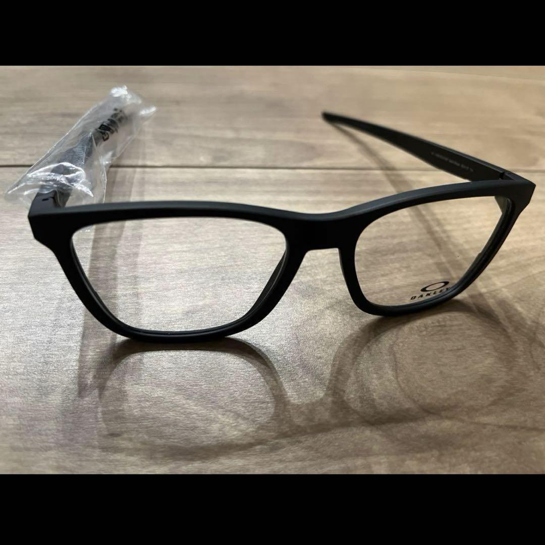 OAKLEY