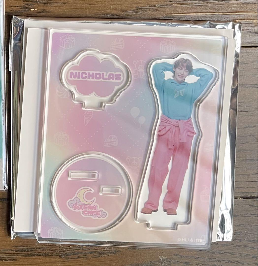 &TEAMカフェNICHOLAS ニコラス　入場特典　アクスタ　缶バッジ　サイン &TEAMカフェNICHOLAS ニコラス 入場特典 アクスタ 缶バッジ