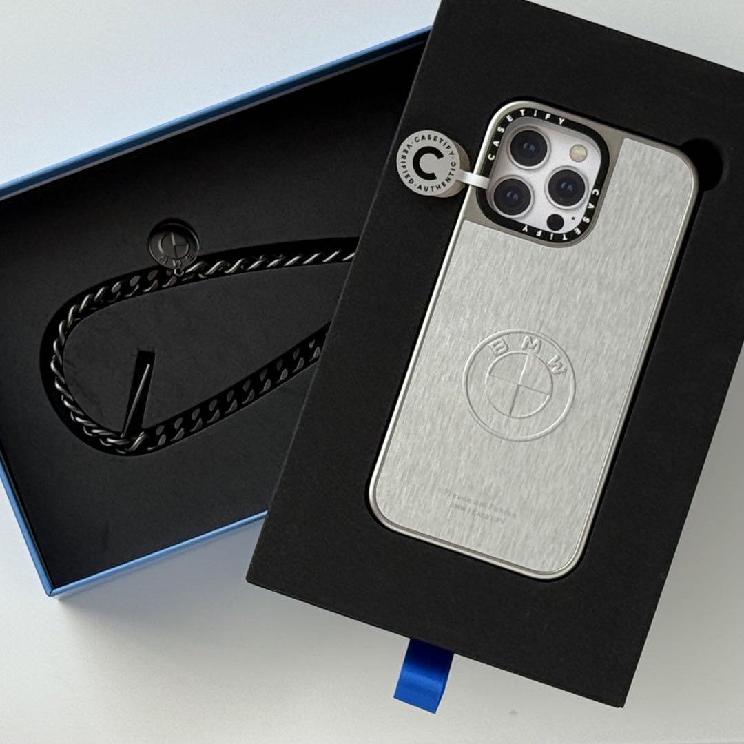 iPhoneケース「BMW | CASETiFY」金属ストラップ付き