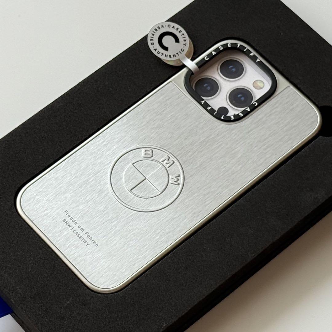 iPhoneケース「BMW | CASETiFY」金属ストラップ付き