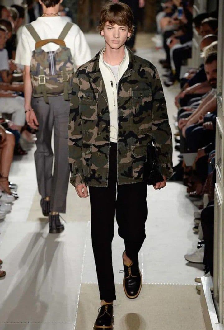 美品 VALENTINO カモフラージュ ジャケット 44 美品 VALENTINO カモフラージュ ジャケット 44