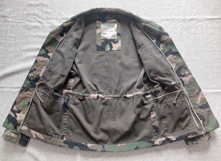 美品 VALENTINO カモフラージュ ジャケット 44 美品 VALENTINO カモフラージュ ジャケット 44