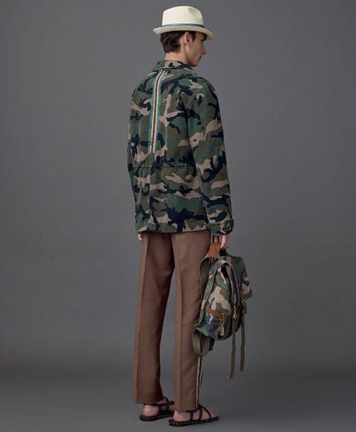 美品 VALENTINO カモフラージュ ジャケット 44 美品 VALENTINO カモフラージュ ジャケット 44