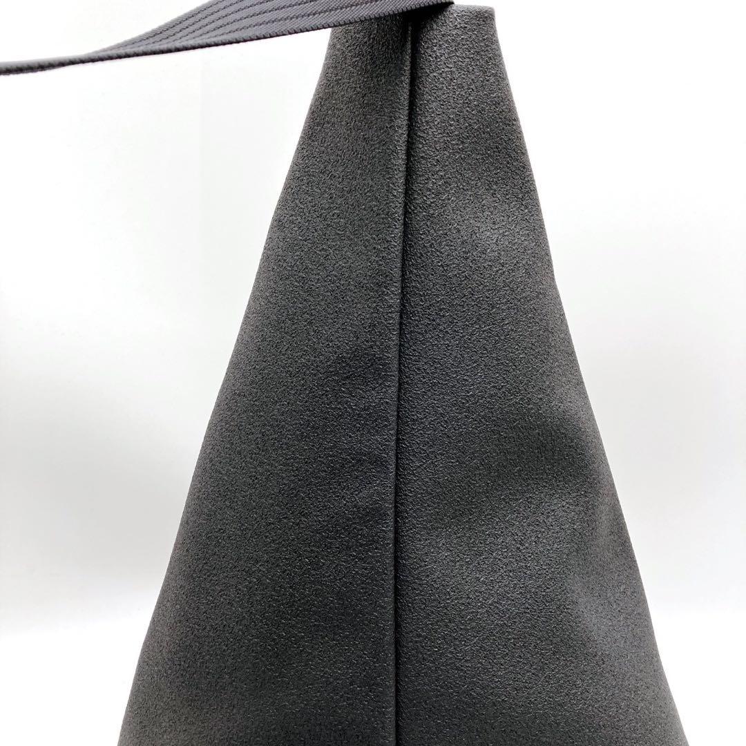 美品 PaulSmith スリングバッグ PVCレザー トライアングル ブラック 美品 PaulSmith スリングバッグ PVCレザー トライアングル ブラック