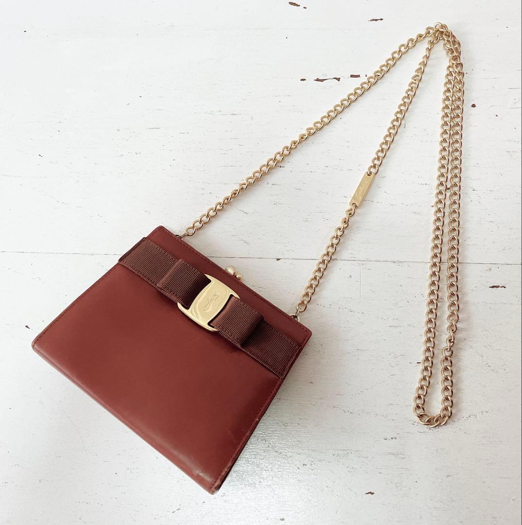 フェラガモ ブラウンレザーショルダーバッグFerragamo