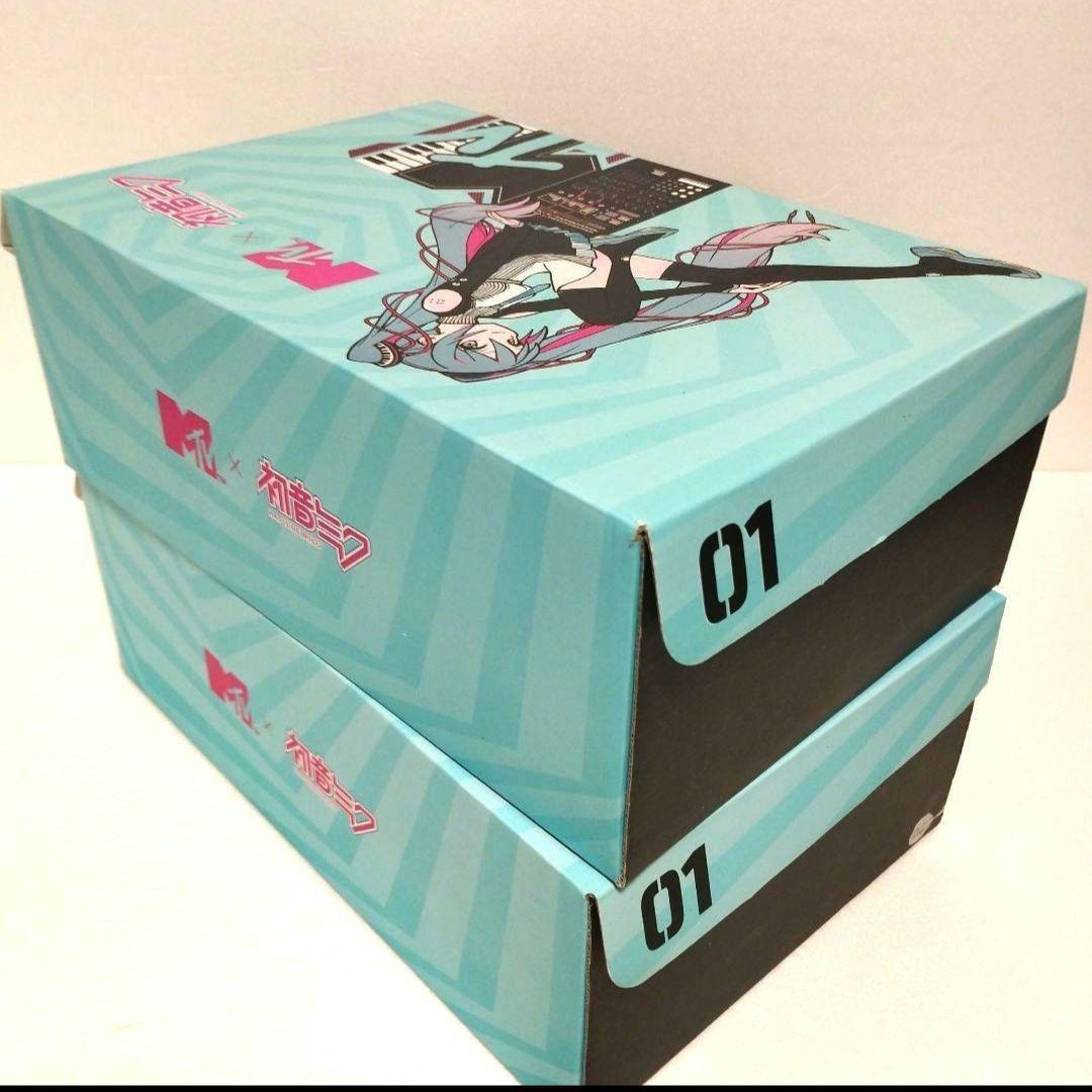 2足 初音未来 MTV 27 グレー ホワイト スリッポン 新品 バッジ バッグ