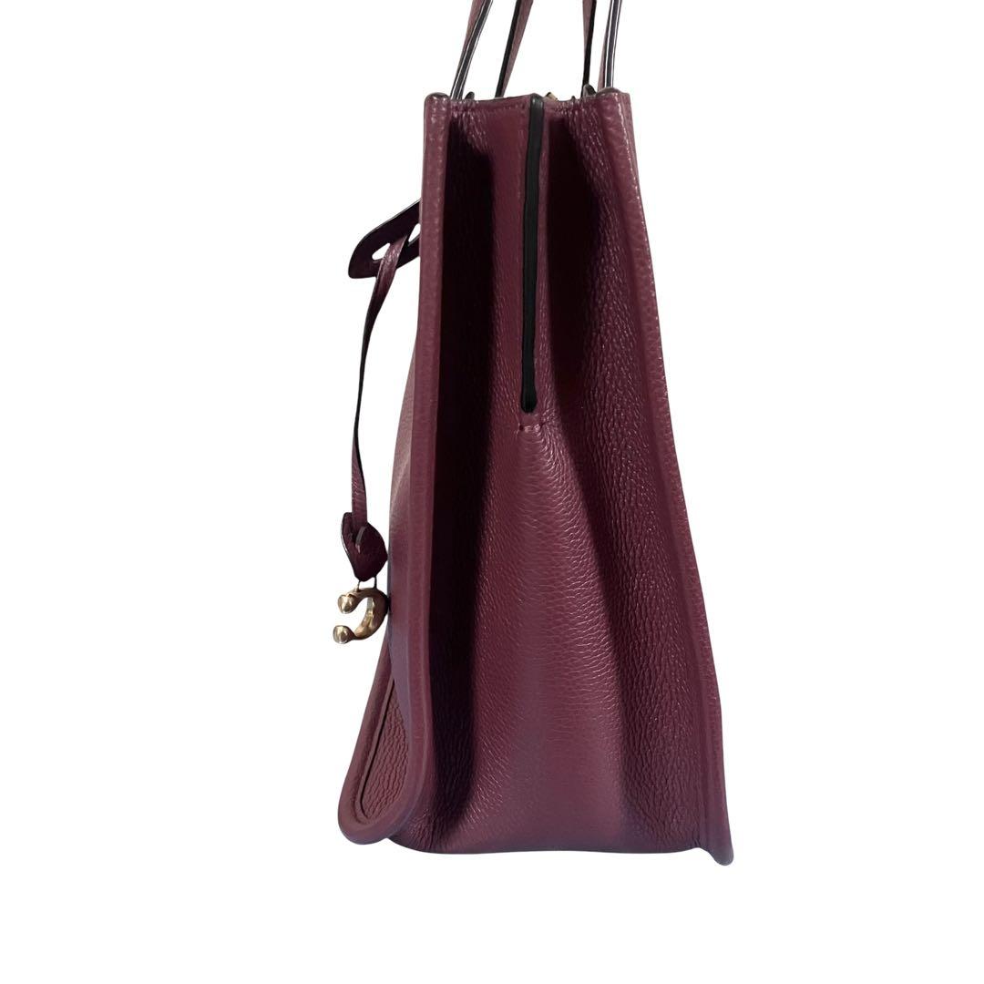COACH タイラー レザー バッグ エンジ ボルドー チャーム
