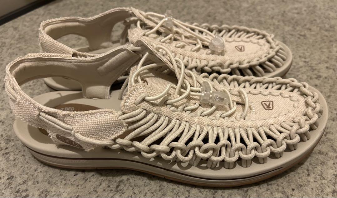 【美品】 KEEN サンダル US 9.5 クリーム
