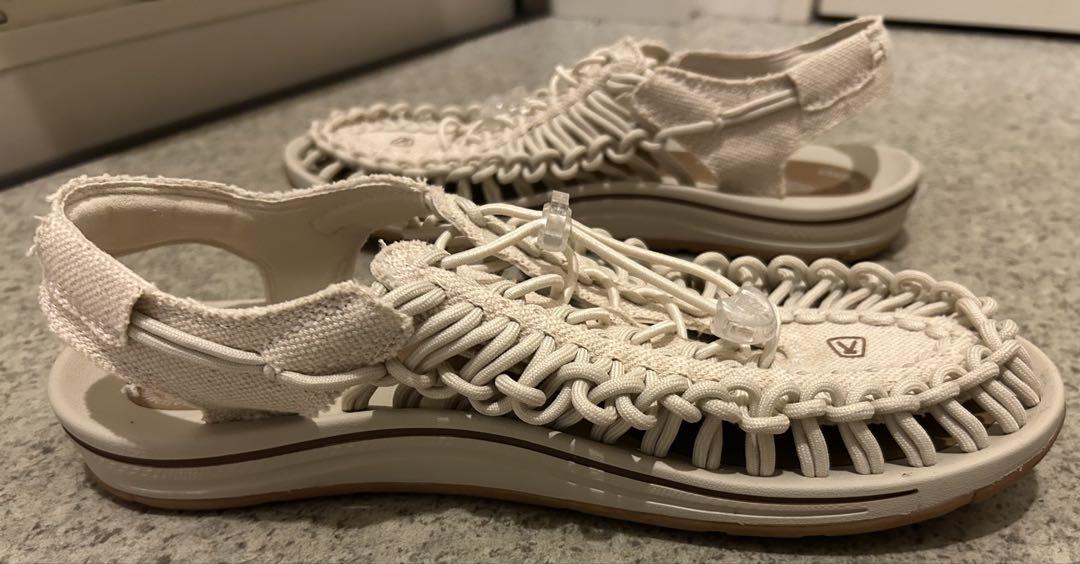 【美品】 KEEN サンダル US 9.5 クリーム