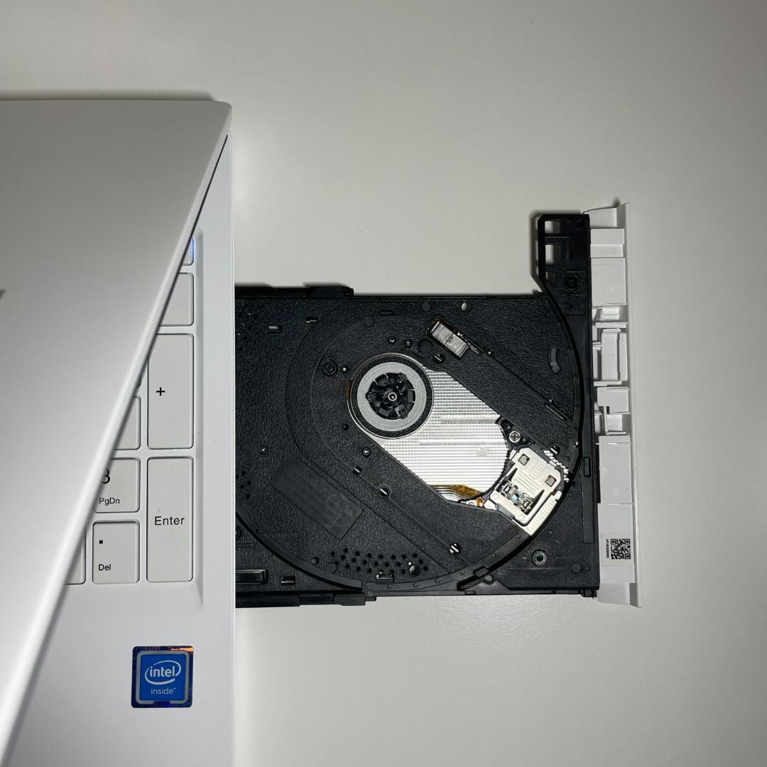 ★美品★ NEC LAVIE SSD256GB DVD ホワイト S56