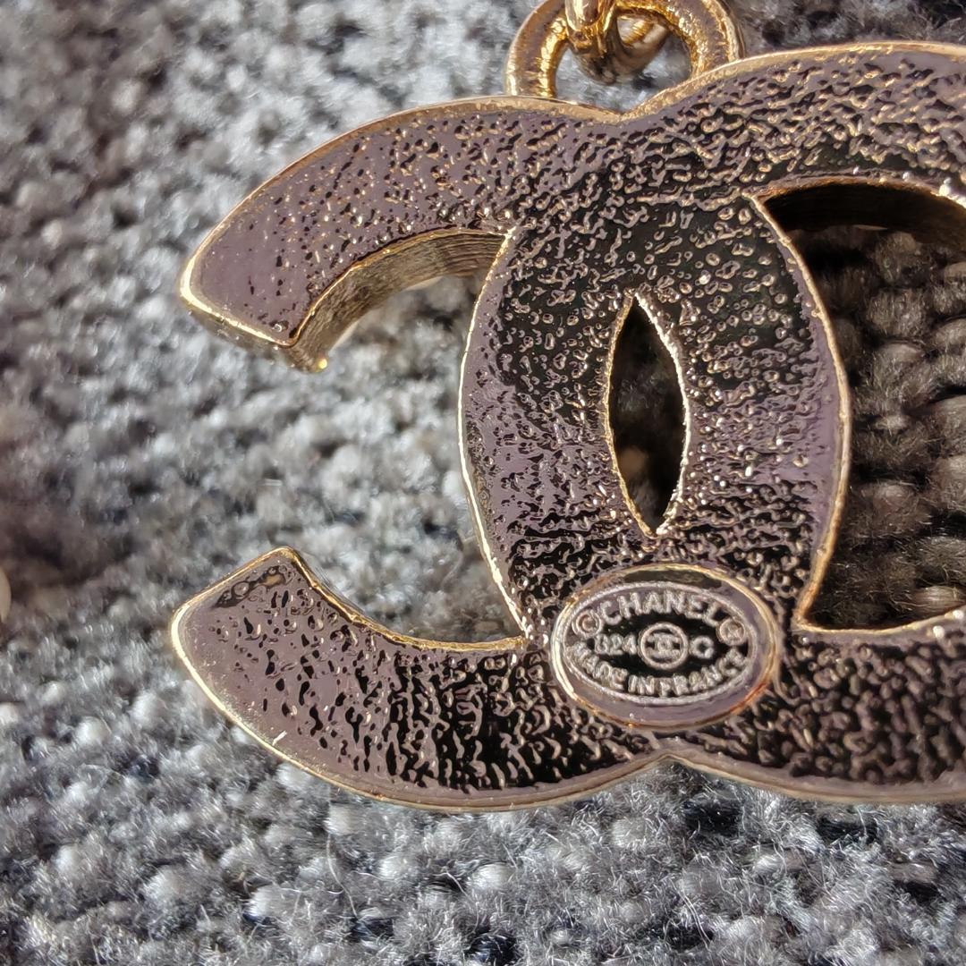 CHANEL パール装飾 ゴールドピアス - メルカリ