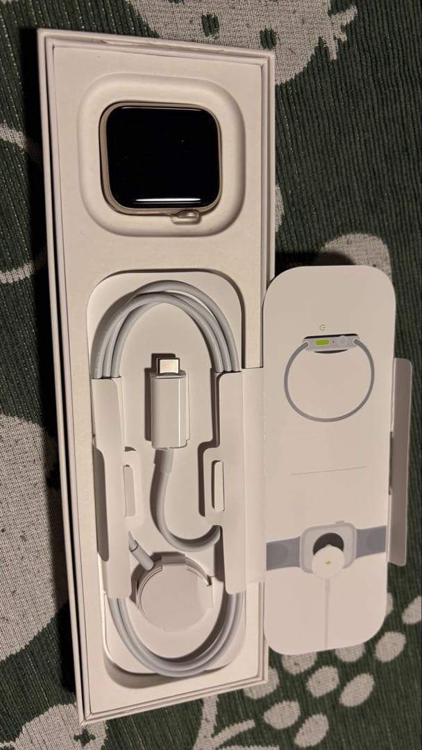 ※ジャンク品Apple Watch se40mm第二世代(新品充電器付き)