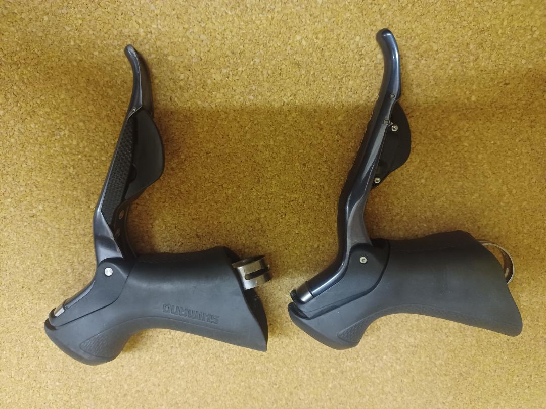 Shimano Ultegra Di2 ST-6870 11速