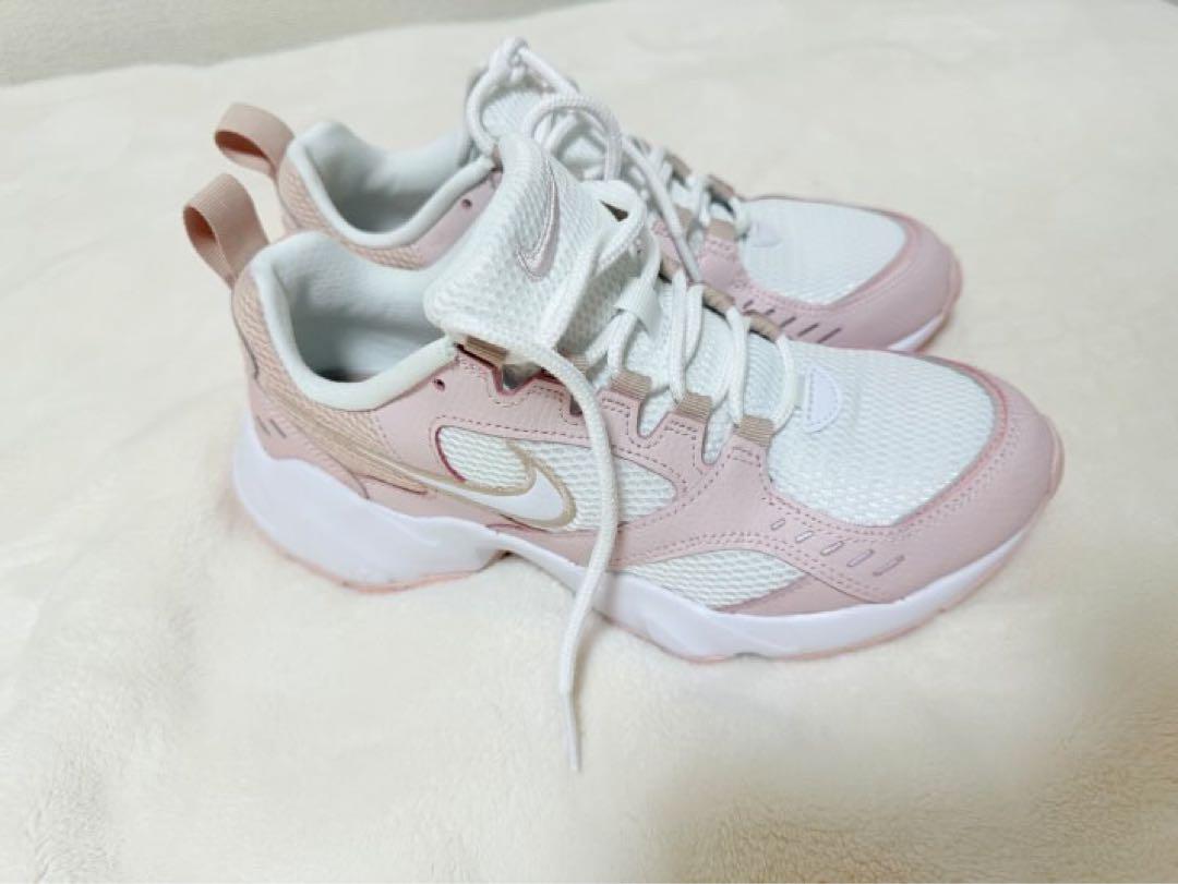 Nike スニーカー ピンク/ホワイト - メルカリ