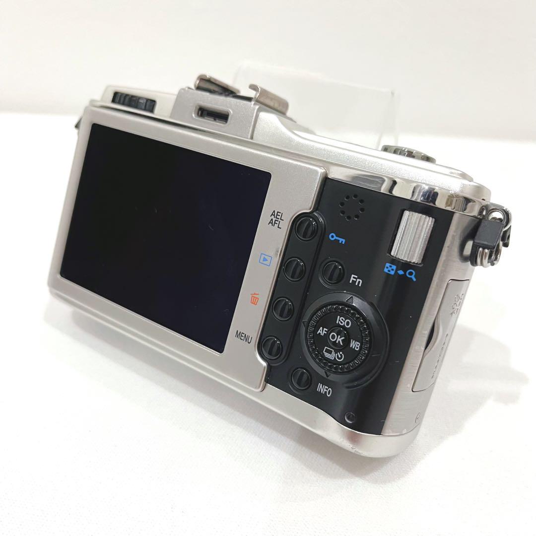 OLYMPUS オリンパス E-P2 ボディシルバー ミラーレス一眼