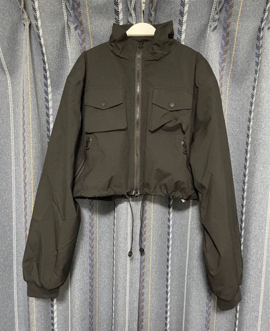 ハイウエストナイロンジャケット ブラッククロップドジャケット&カーゴパンツセット ハイウエストナイロンジャケット ブラッククロップドジャケット&カーゴパンツセット