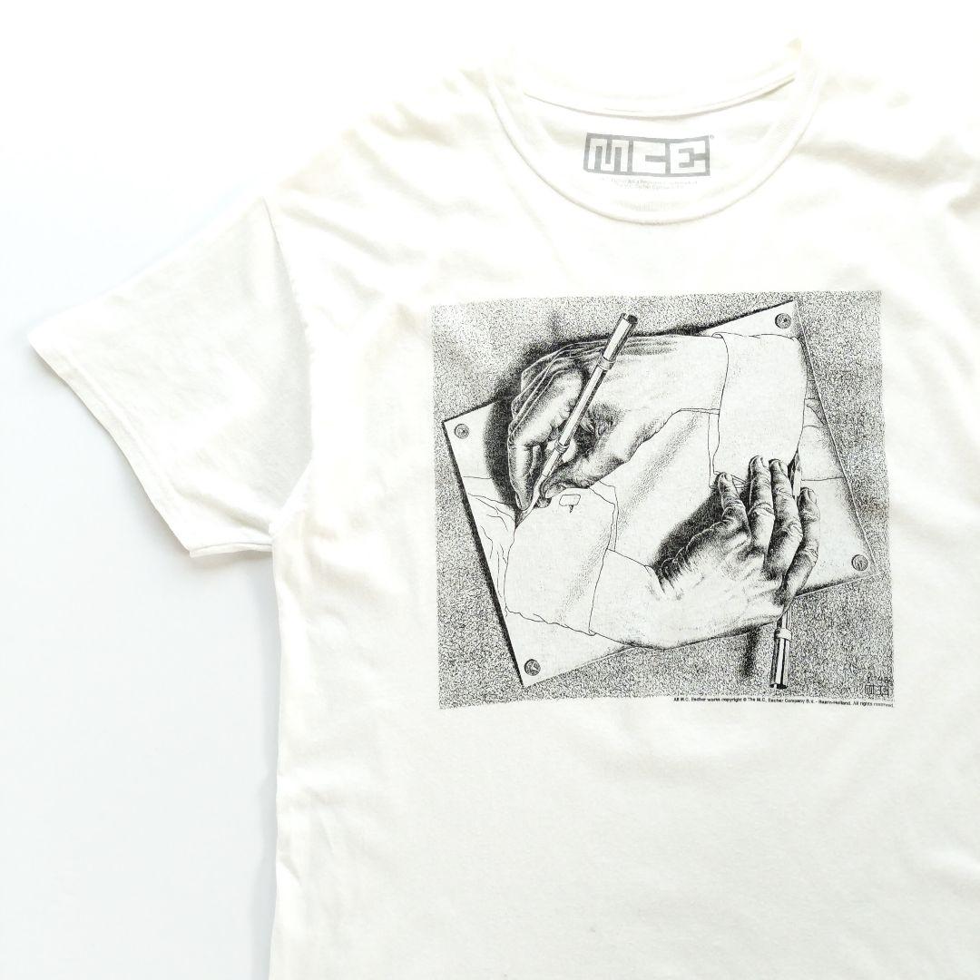 マウリッツ・コルネリス・エッシャー アートプリントTシャツ 描く手 マウリッツ・コルネリス・エッシャー アートプリントTシャツ