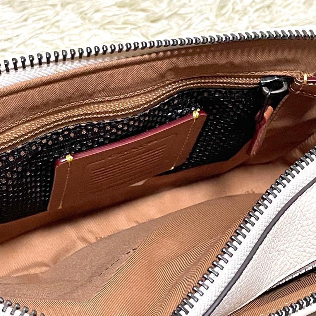 coach ショルダーバッグ カメラバッグ 2層式 【美品】 レザー ホワイト coach ショルダーバッグ カメラバッグ 2層式 【美品】 レザー ホワイト