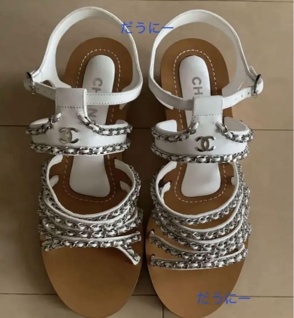 インパクト大なチェーンCCマーク 履きやすい CHANEL サンダル インパクト大なチェーンCCマーク 履きやすい CHANEL サンダル