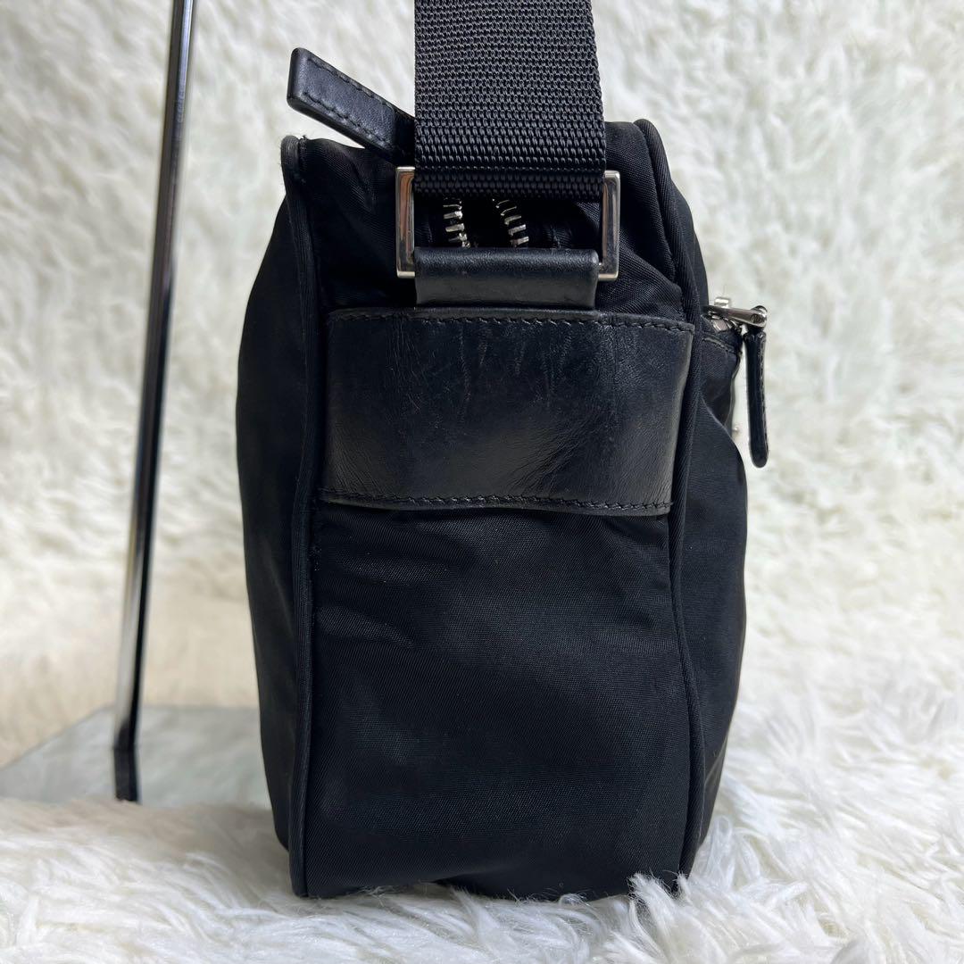 ✨美品・近年モデル✨プラダ ショルダーバッグ 三角ロゴ