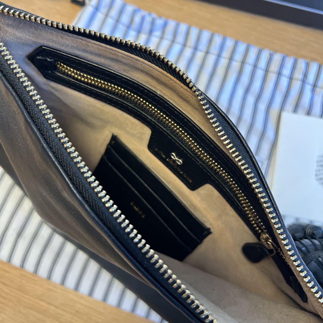 ANYA HINDMARCH タッセルクラッチ