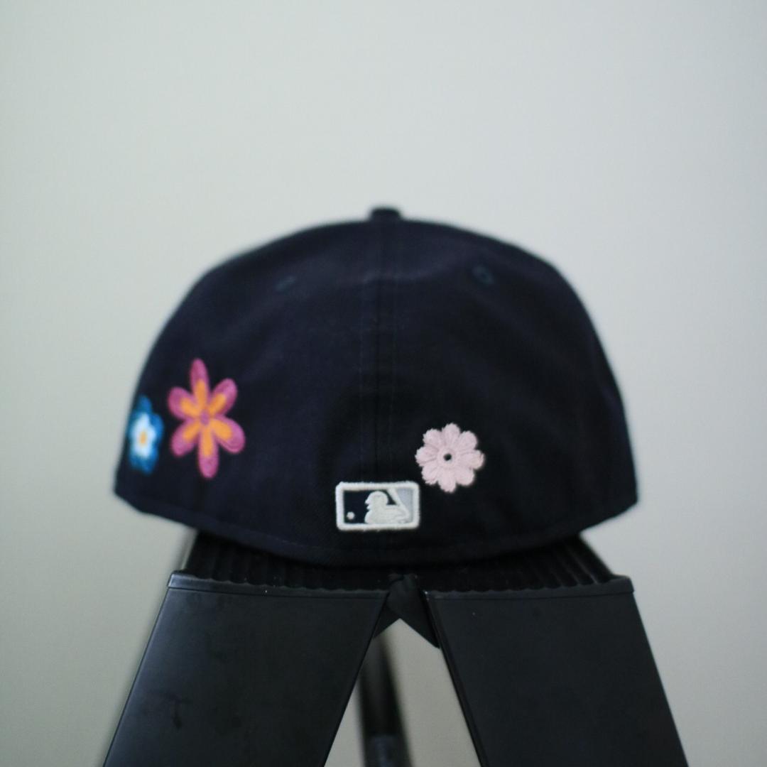 美品】NEWERA フラワー刺繍キャップ サイズ 61.6CM - メルカリ