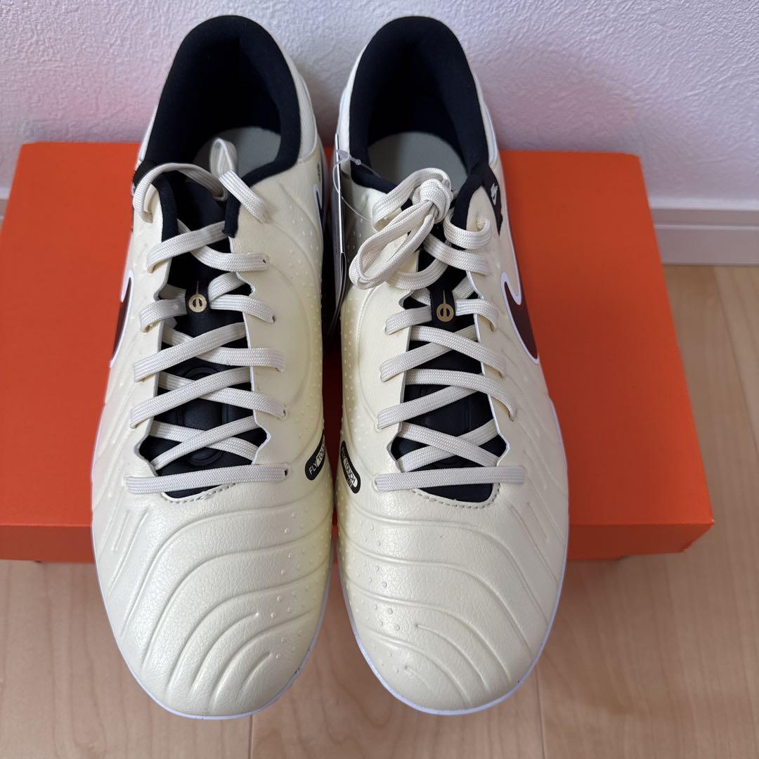 NIKE レジェンド10アカデミーTF サッカー　トレシュー　白　28cm 新品