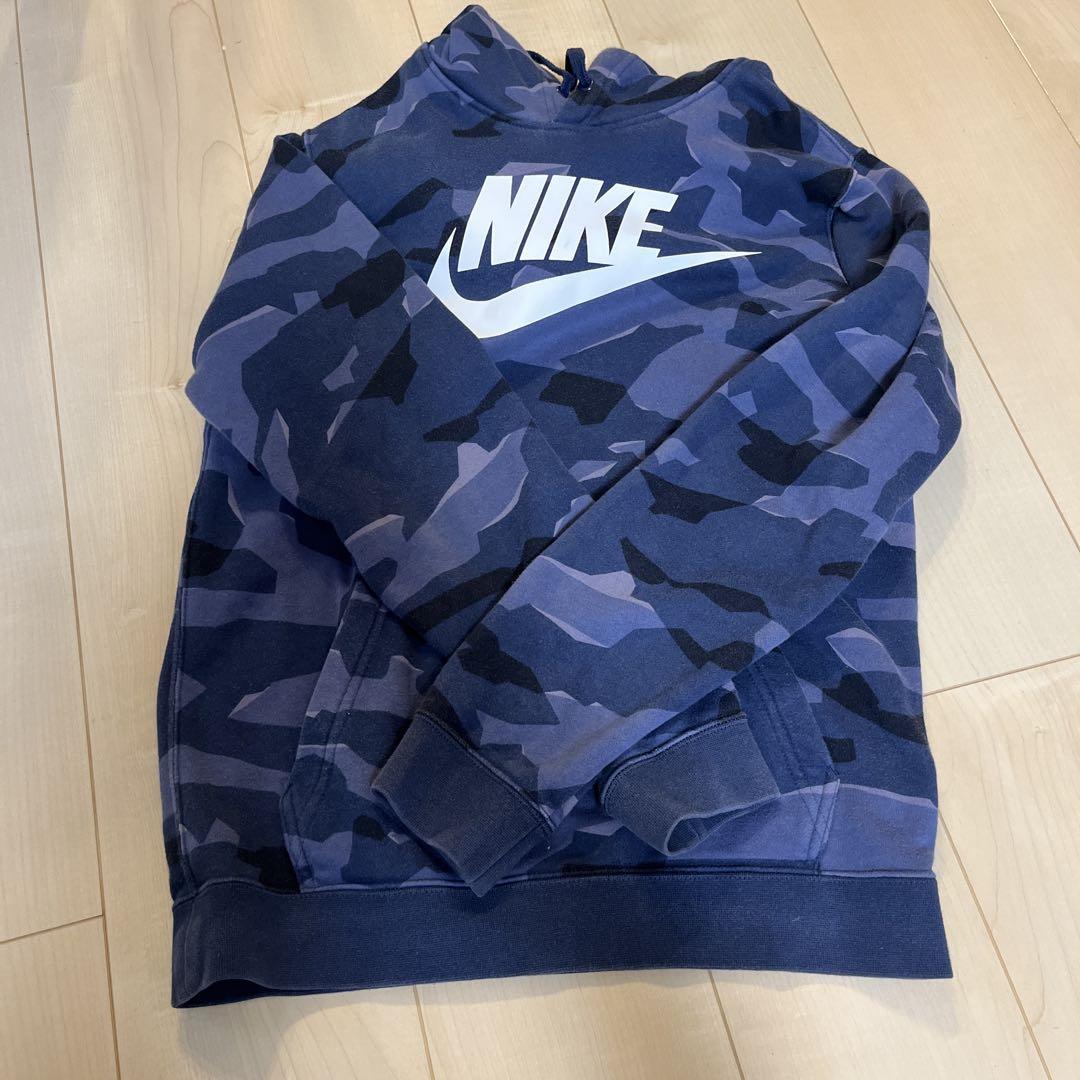 Nike 迷彩柄 フード付きパーカー - メルカリ