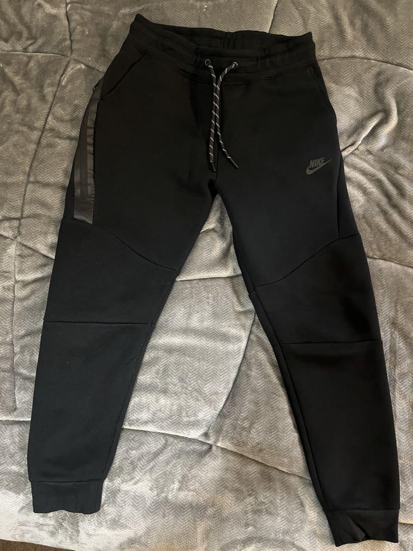 NIKE 上下セット フード付きジャケットとジョガーパンツ