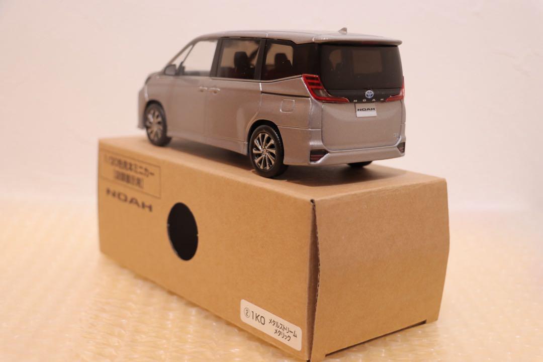 ノア　NOAH カラーサンプルミニカー　非売品　茶箱　メタルストリームメタリック
