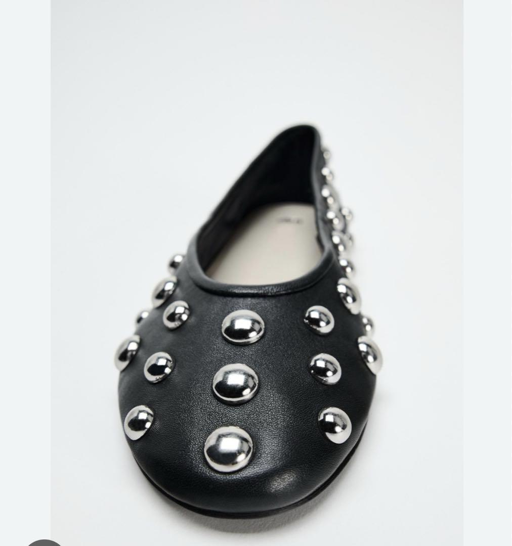 美品 ZARA スタッズレザー フラットシューズ 数時間着 ブラック