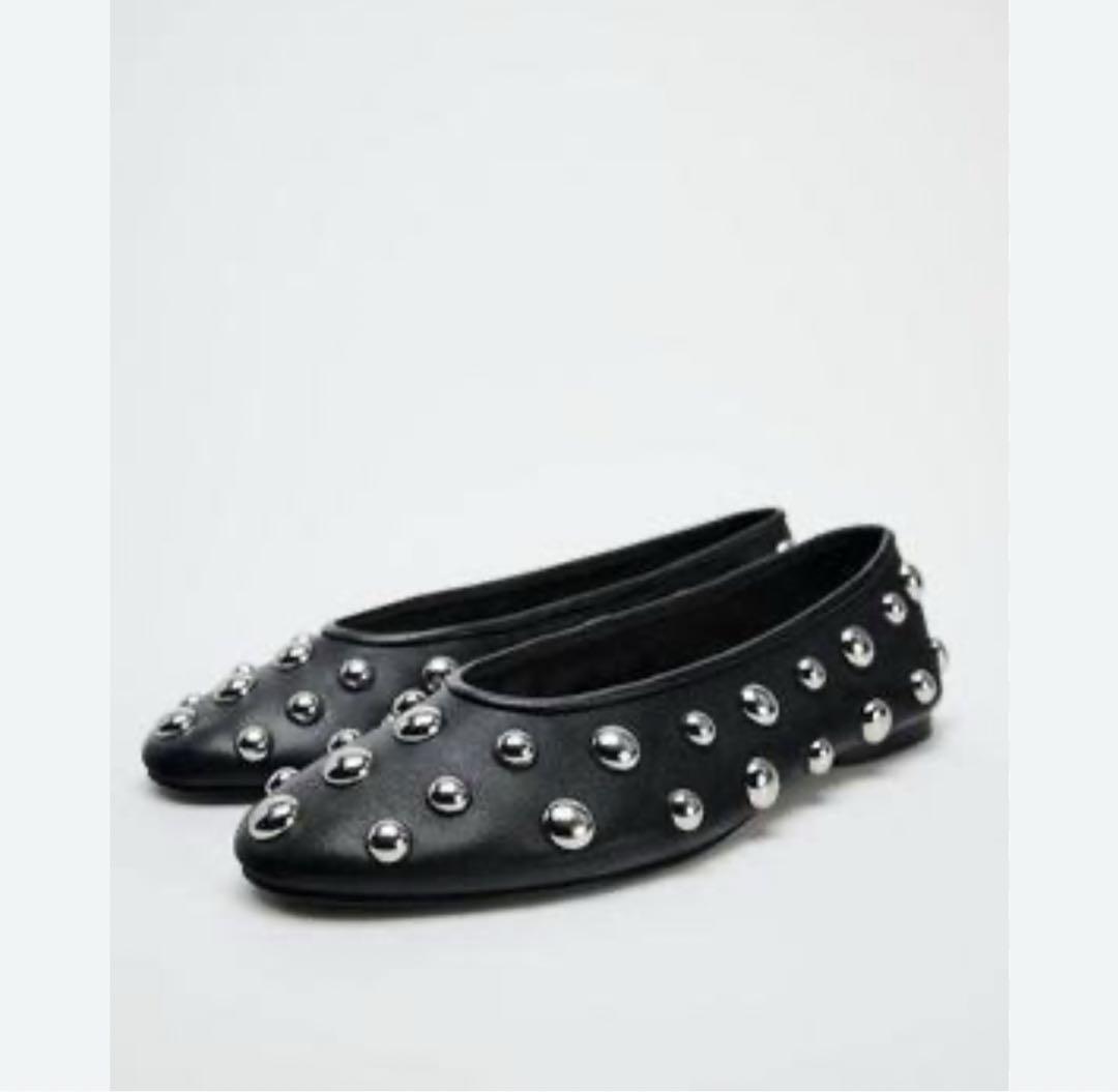 美品 ZARA スタッズレザー フラットシューズ 数時間着 ブラック