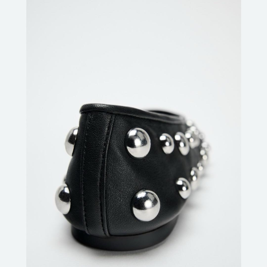 美品 ZARA スタッズレザー フラットシューズ 数時間着 ブラック