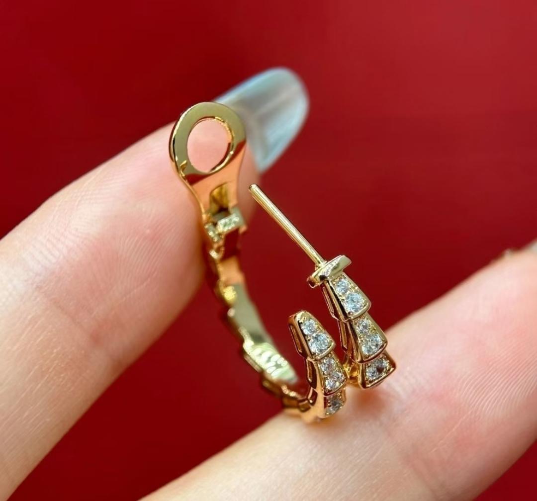 Bvlgariゴールド フープイヤリング ハートモチーフ Bvlgariゴールド フープイヤリング ハートモチーフ