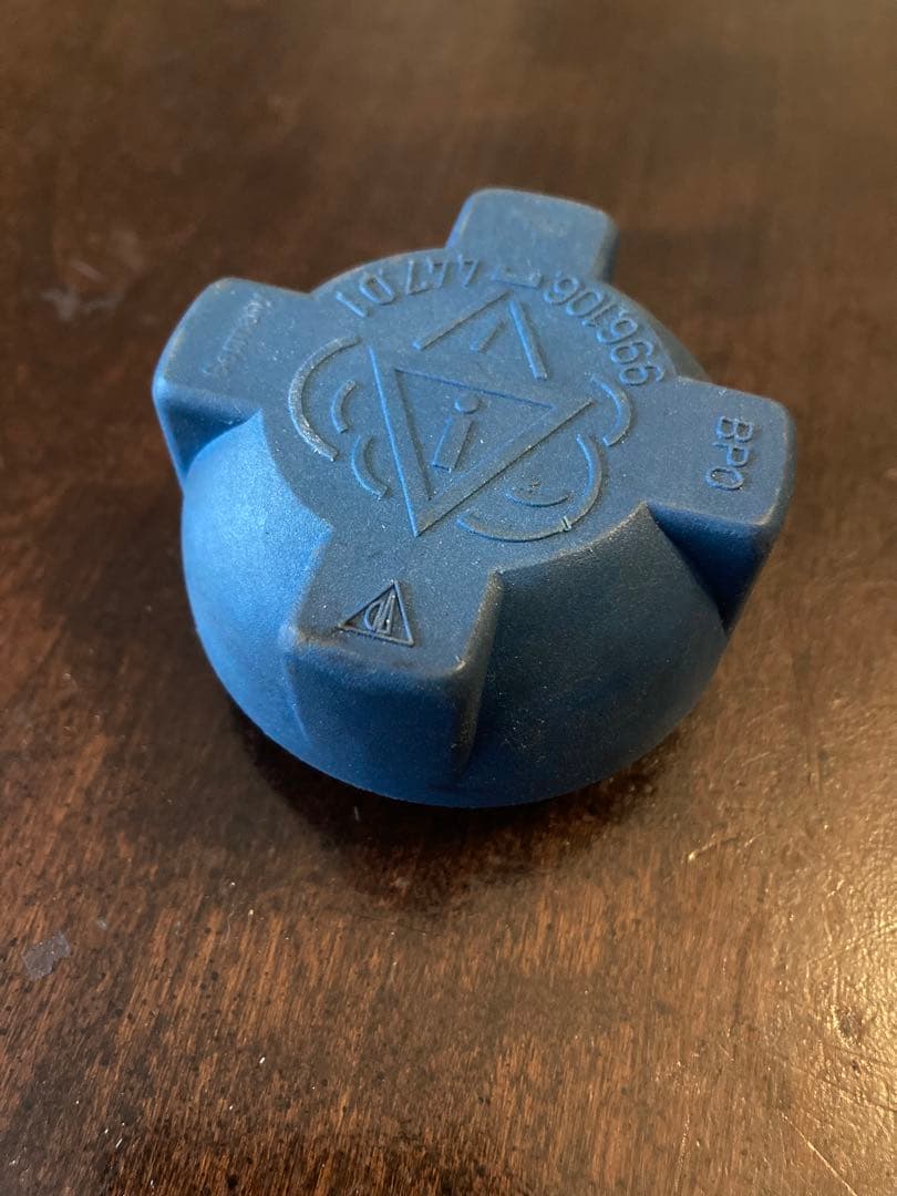 986ポルシェボクスター ラジエーターサブタンクキャップ 中古 【SALE