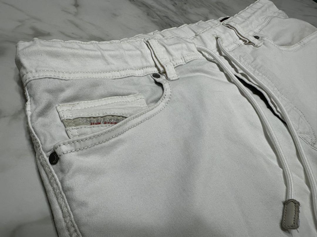 DIESEL WAYKEESHORT ショートパンツ 30 ホワイト