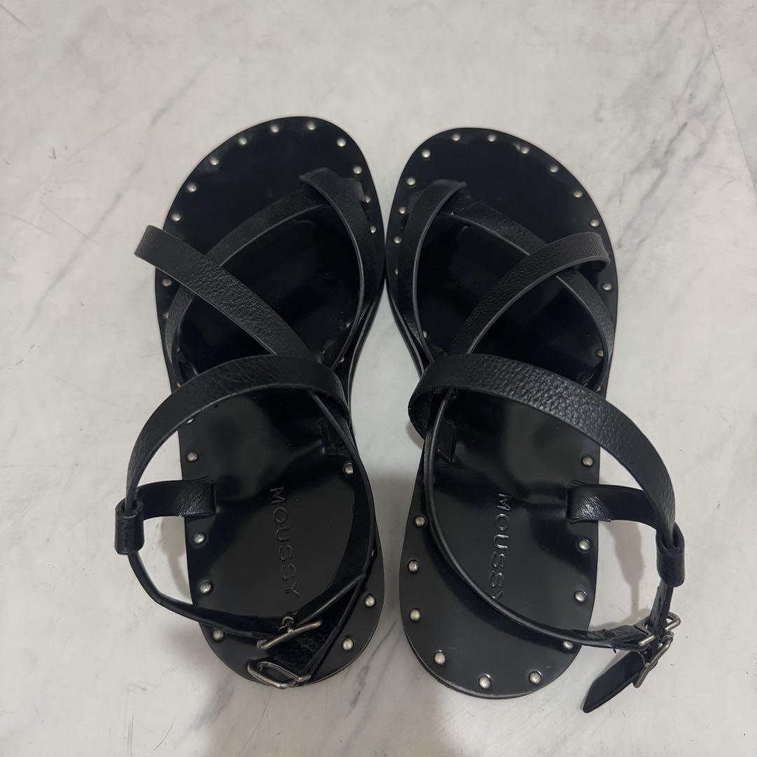 MOUSSY スタッズ付きブラックサンダル