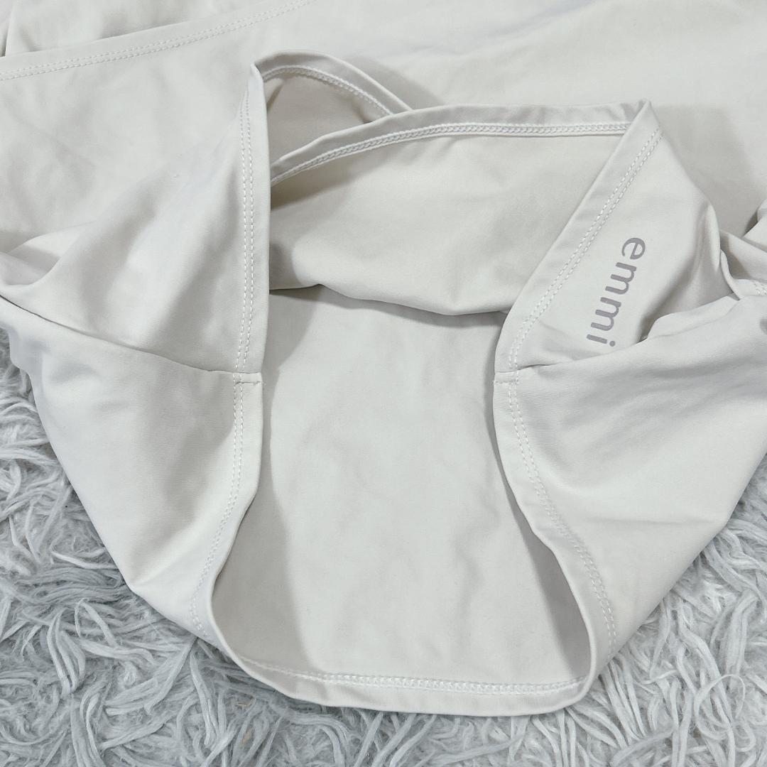 大人女性の ヨガウェア 良品】emmi フロントクロス (0 ピラティス ヨガ トップス