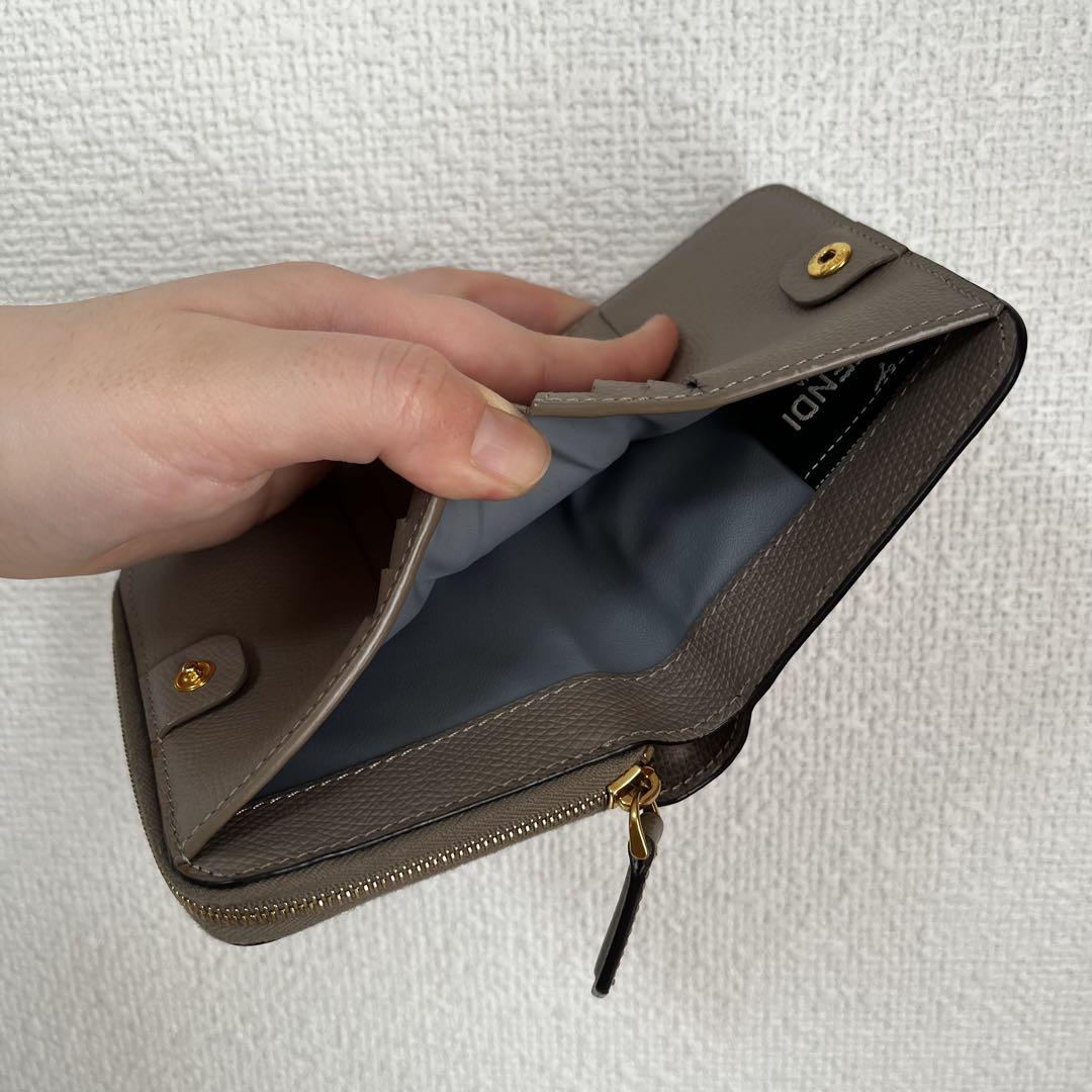 新品同様 美品 FENDI フェンディレザー ミニ財布 二つ折り財布