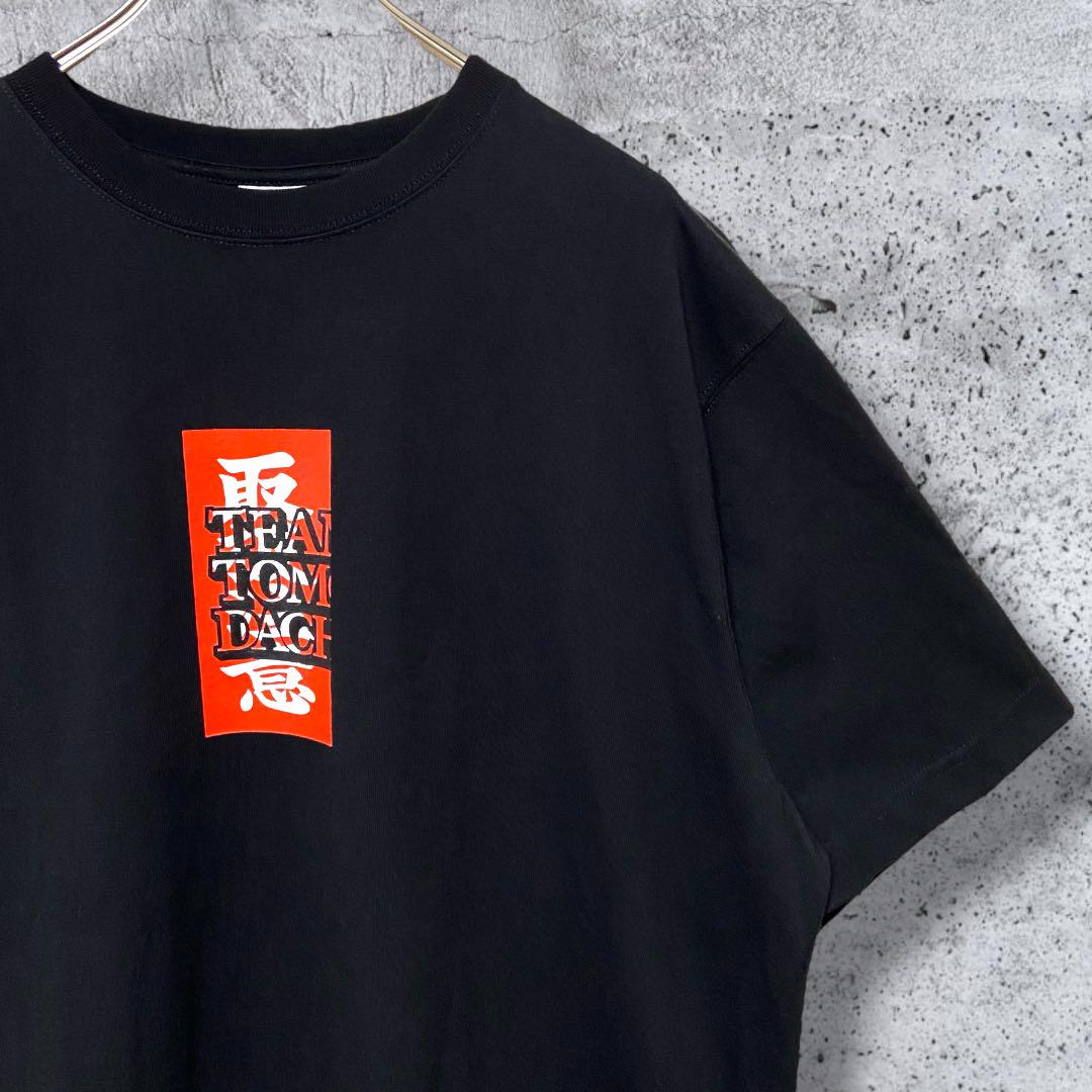 【新品・ステッカー付】ブラックアイパッチ×チーム友達 取扱注意 Tシャツ 黒 L
