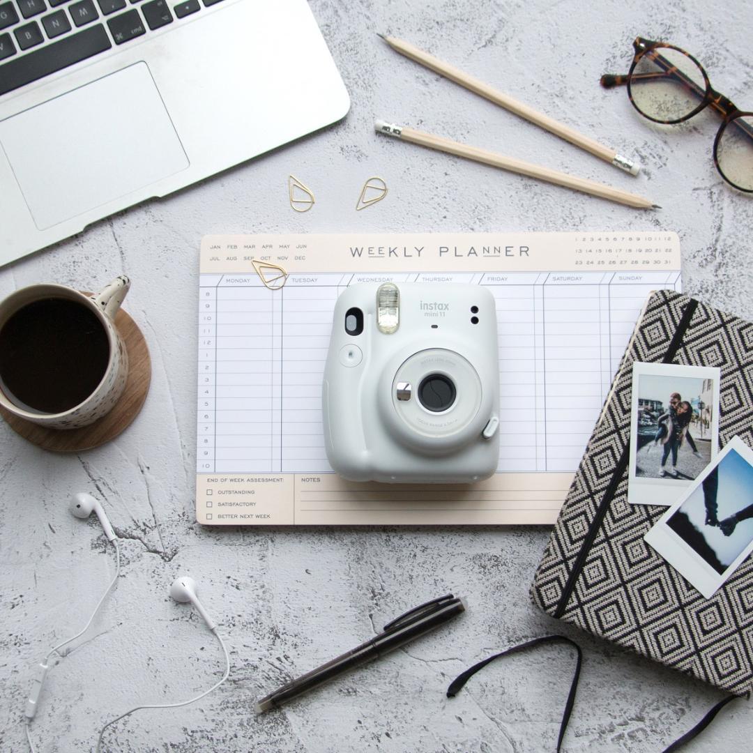最新作大得価 新品 instax mini11 ICE WHITE LVUZh-m69961163627 チェキ 2022新品