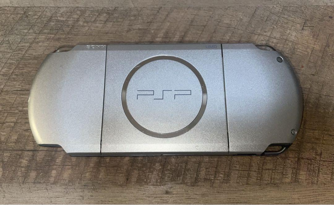 【中古】PSP3000 ミスティックシルバー ＆ UMD5点セット