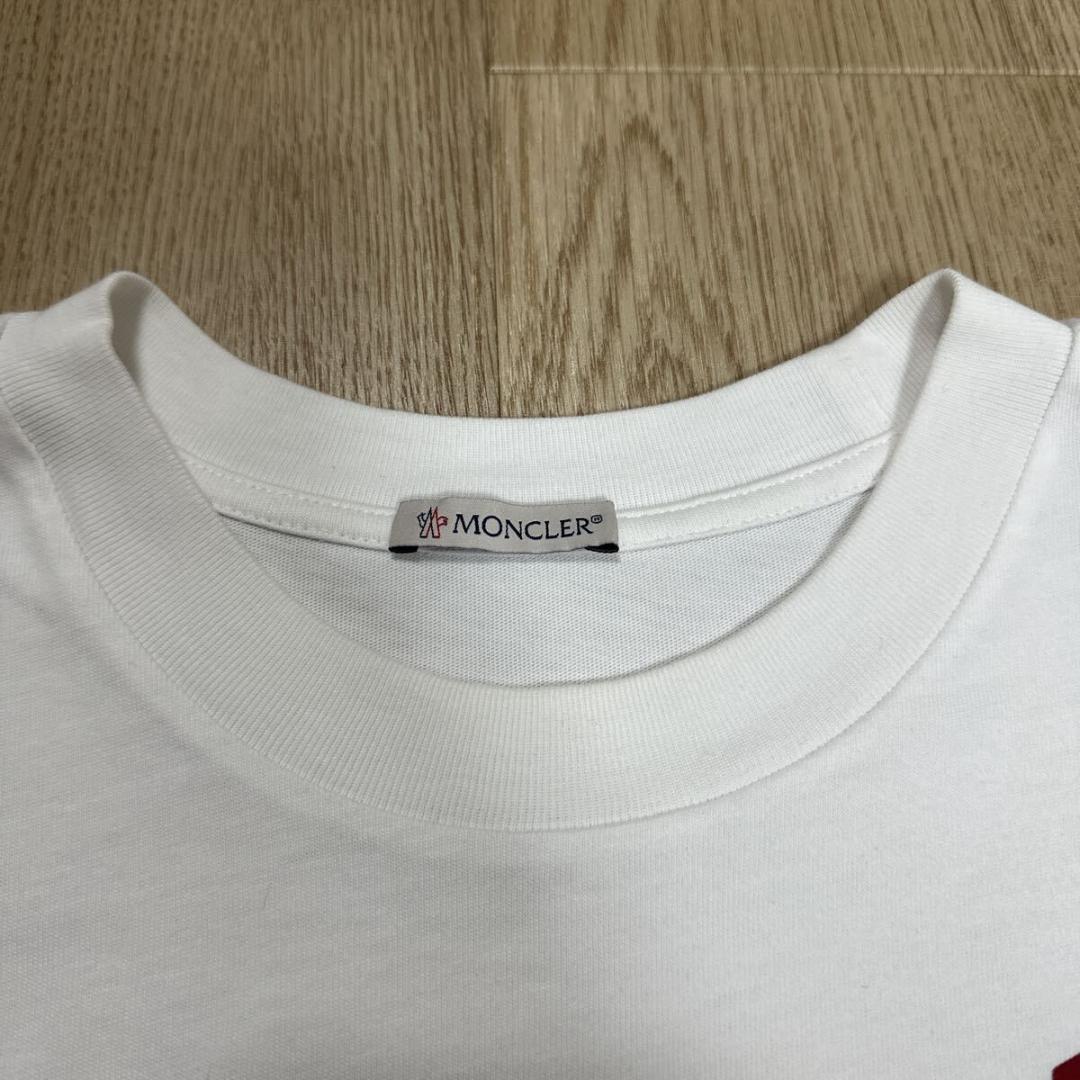 モンクレール 花柄 ワッペン Tシャツ size S ホワイト メンズ モンクレール 花柄 ワッペン Tシャツ size S ホワイト メンズ