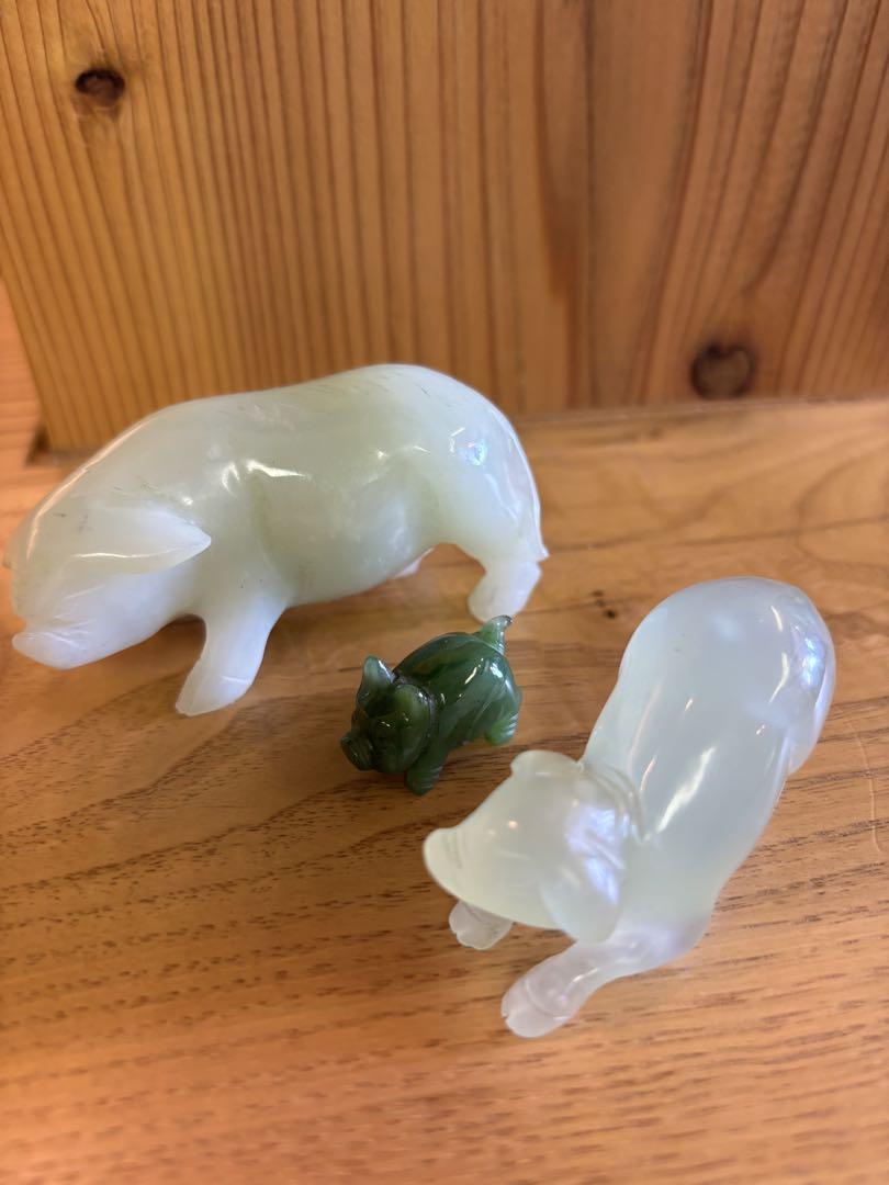 豚の置物　翡翠　縁起物