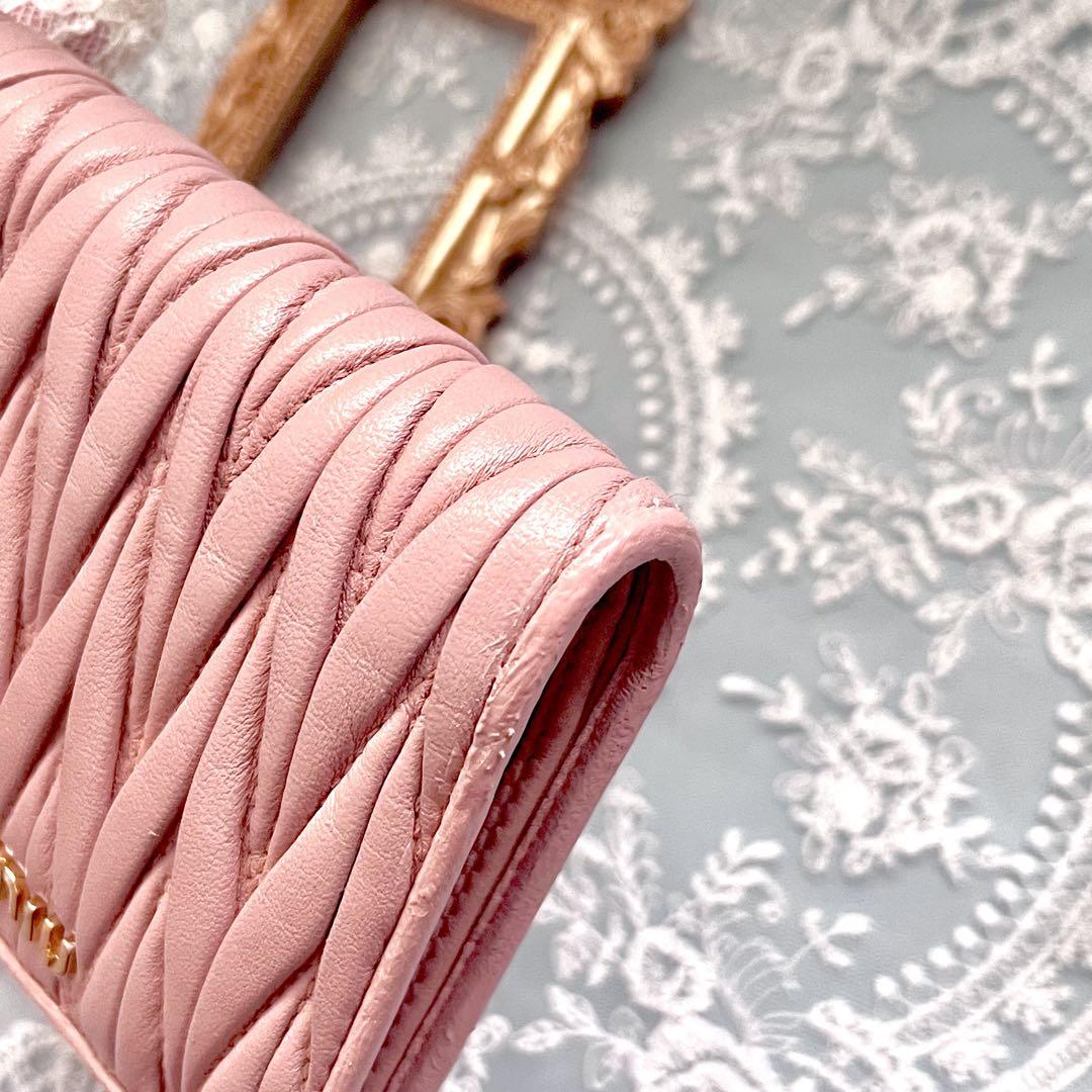 miu miu 二つ折り財布 ピンク マテラッセ ゴールドロゴ ミュウミュウ