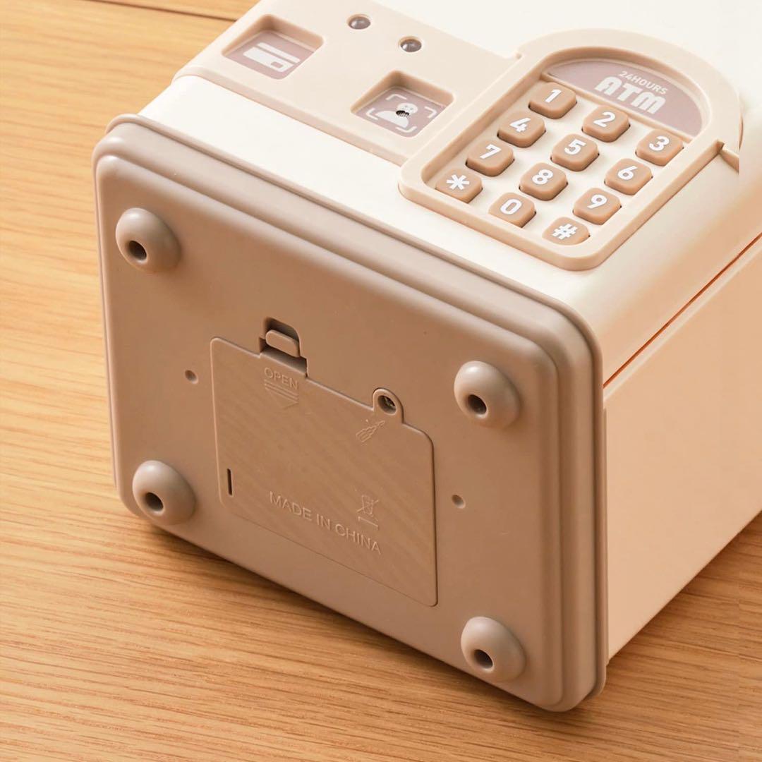 スリーコインズ　電子貯金箱　ベージュ　レッド