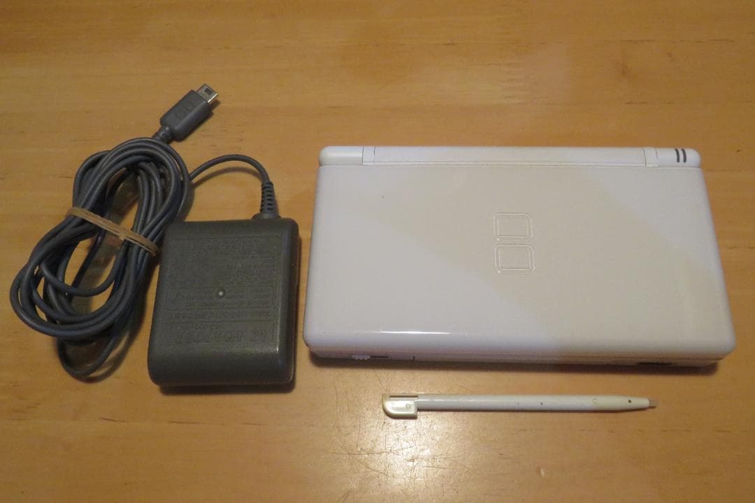 ニンテンドーDSライト クリスタルホワイト ソフト7本付き