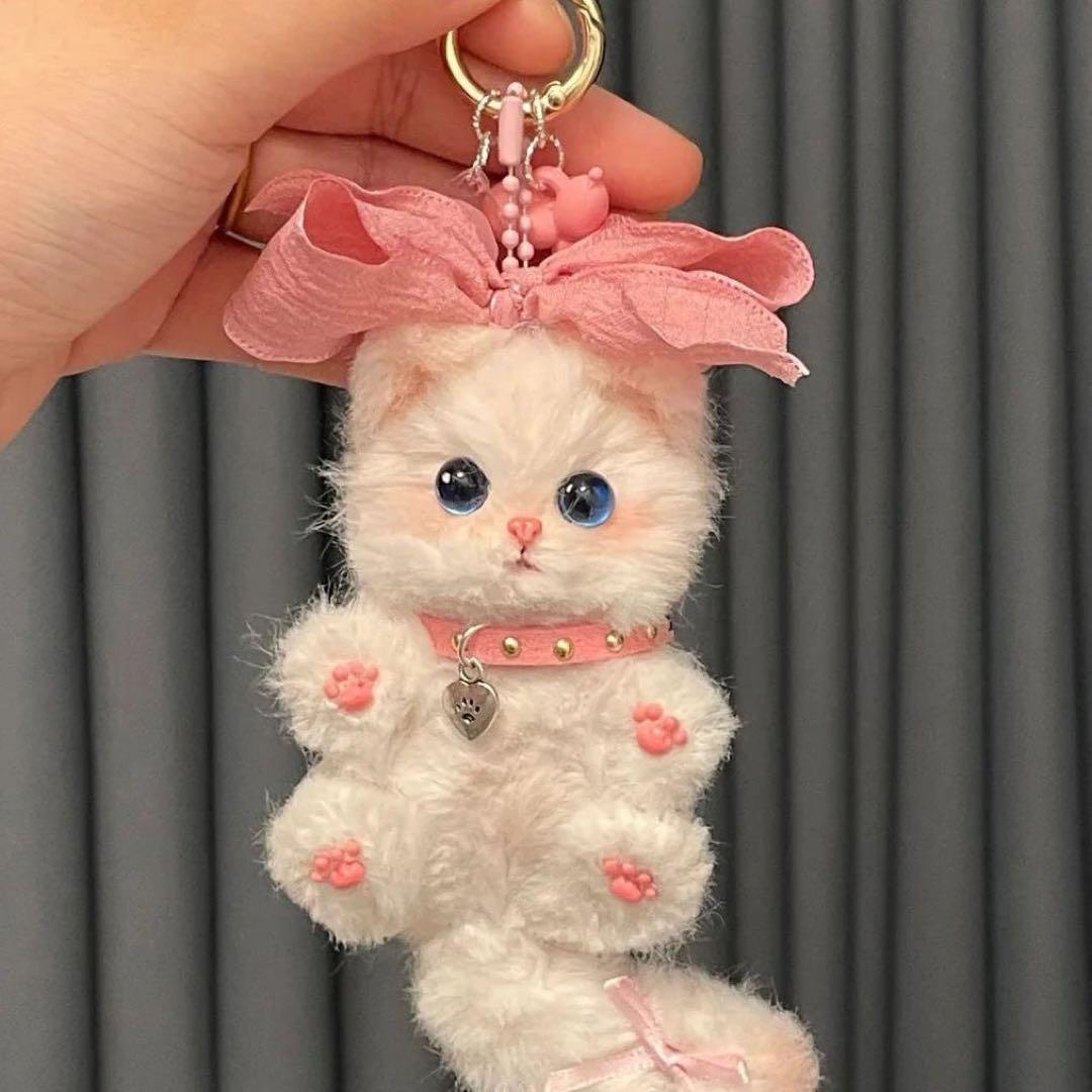 猫デザインのぬいぐるみキーホルダー
